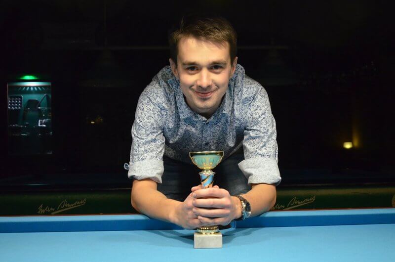 Na zdjęciu zwycięzca ostatniej eliminacji PAT (fot. fanpage klubu bilardowego Ósemka w Rzeszowie) Arkadiusz Nawojski